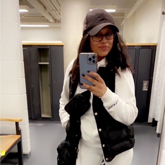 Meet your Posher, Melissa - Picture 1 of 1